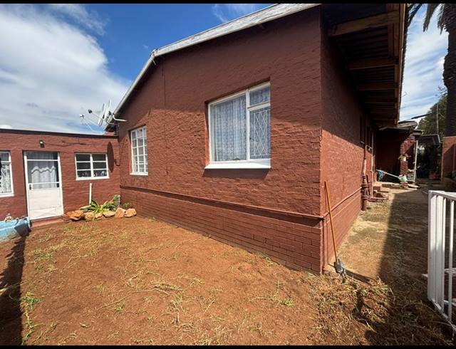 3 BEDROOM HOUSE FOR SALE IN ALBERTVILLE
